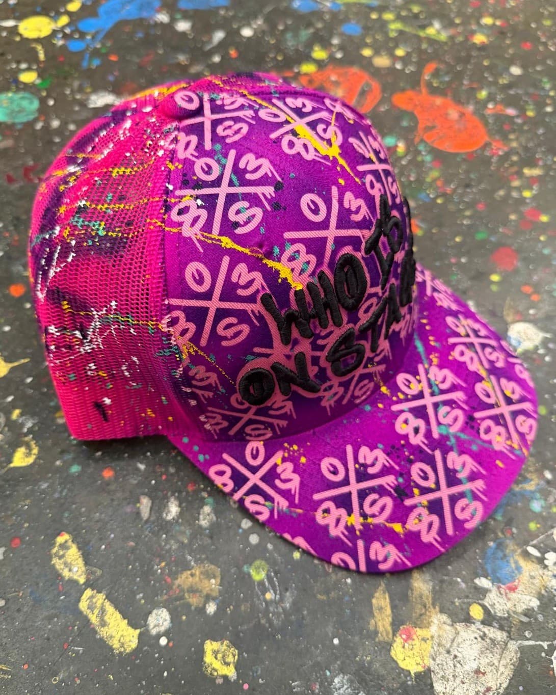 Casquette custom Who is On Stage ? 2